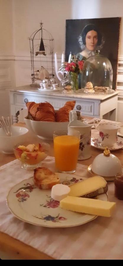 Le Logis Blanc Bed&Breakfast Coursan ภายนอก รูปภาพ