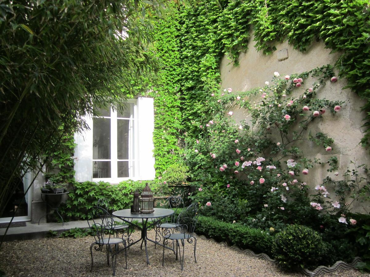 Le Logis Blanc Bed&Breakfast Coursan ภายนอก รูปภาพ
